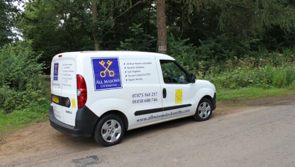 An image of an All Masons Locksmiths van