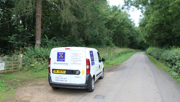 An image of an All Masons Locksmiths van
